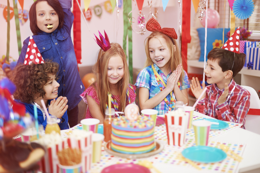 Quelques conseils et invitations d'anniversaire enfant à imprimer - On adore - Blog La Foir'Fouille