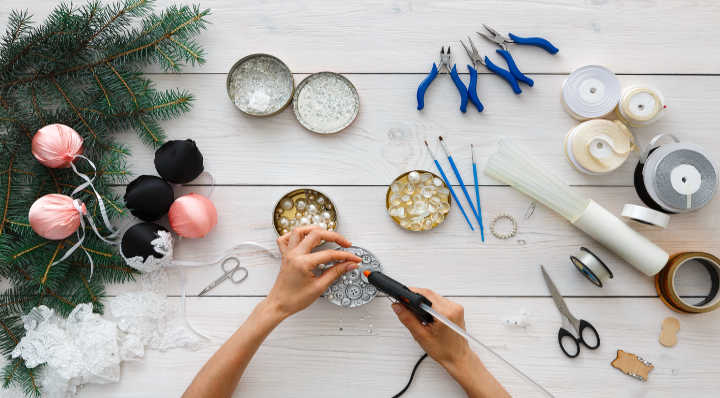 DIY - 5 façons de décorer une boule de Noël - Blog La Foir'Fouille