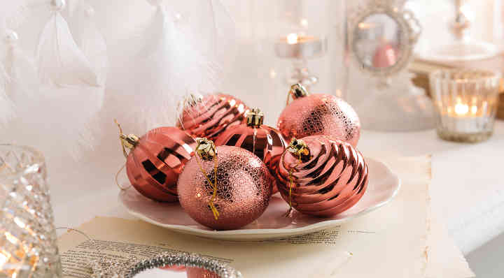 Style : une déco de Noël romantique en rose