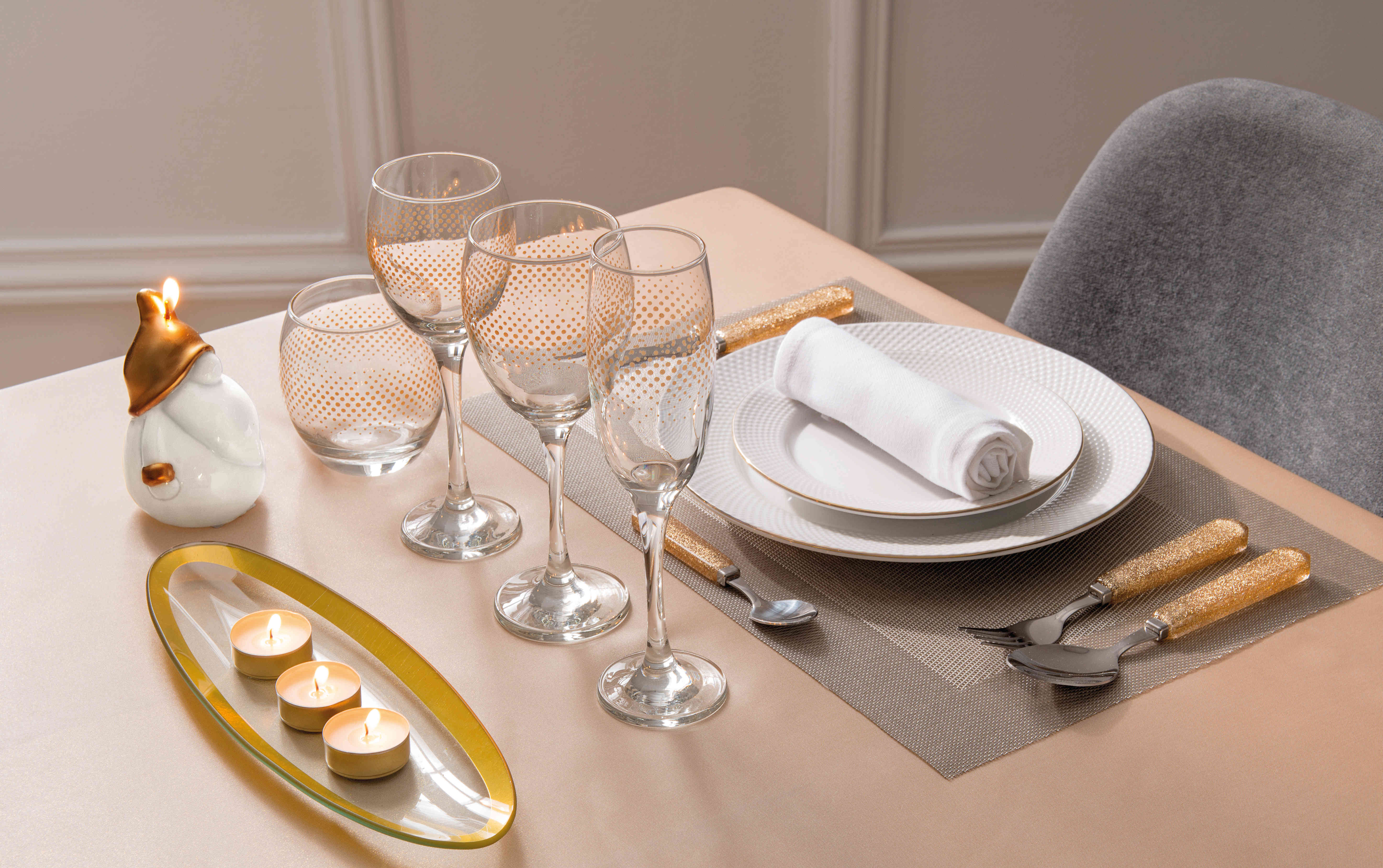 Une table de Noel chic en or - Style - Blog La Foir'Fouille