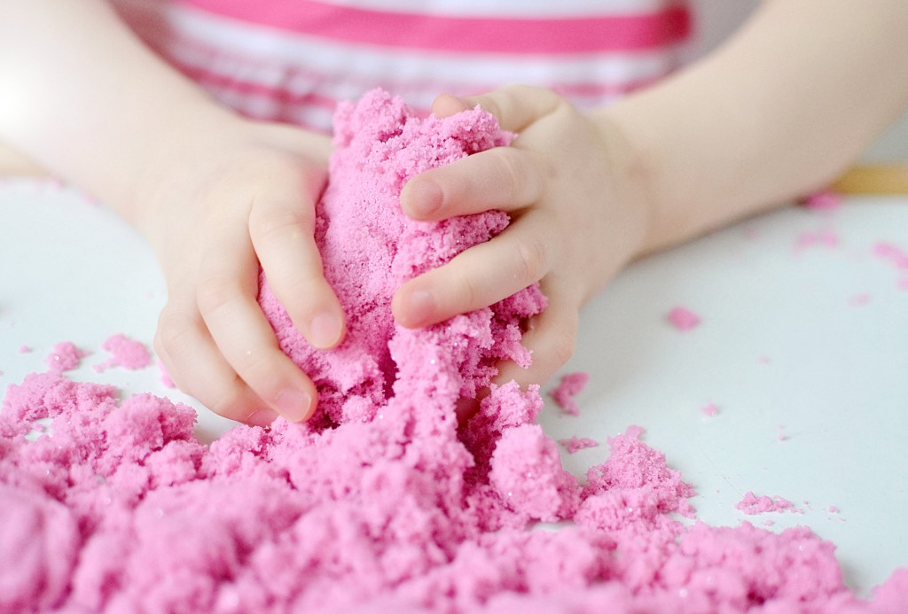 ROSE - DIY - Du sable magique pour les enfants !